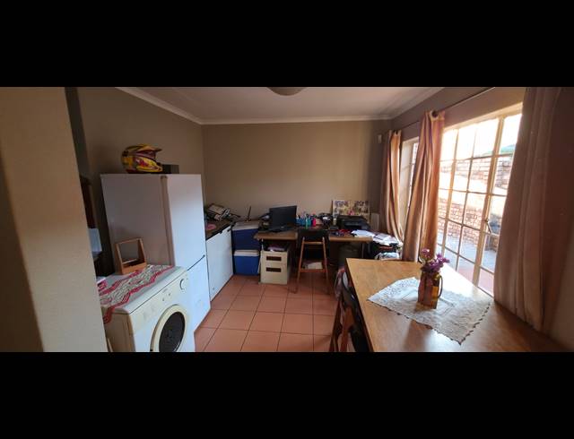 3 BEDROOM FREEHOLD TO LET IN DIE HEUWEL